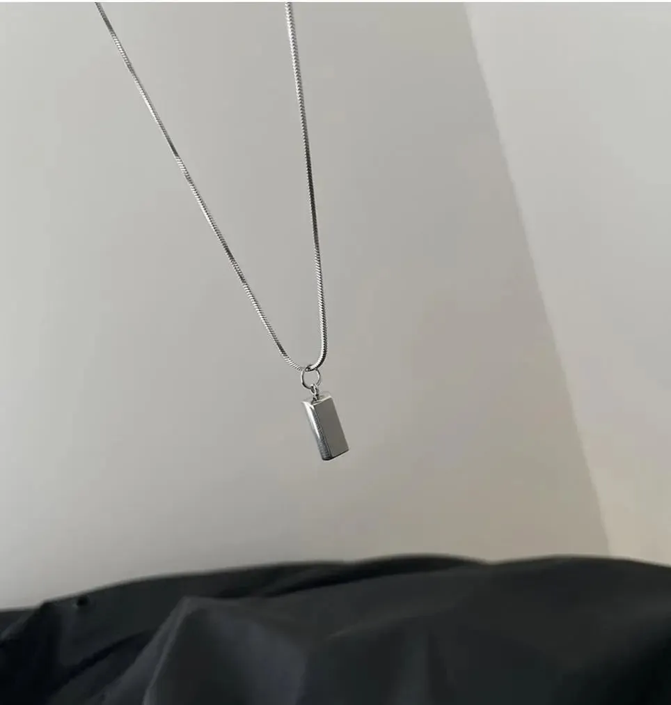 Minimalist Pendant Necklace