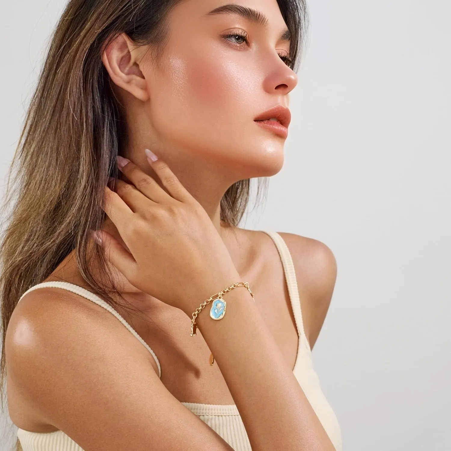 YUJIE Gold Ocean Charm Bracelet with Sea Shell, Starfish & Seahorse Pendant- Boho Beach Themed Adjustable 14K Gold Plated Link Chain Bracelets for Women Vacation Hawaiian Summer